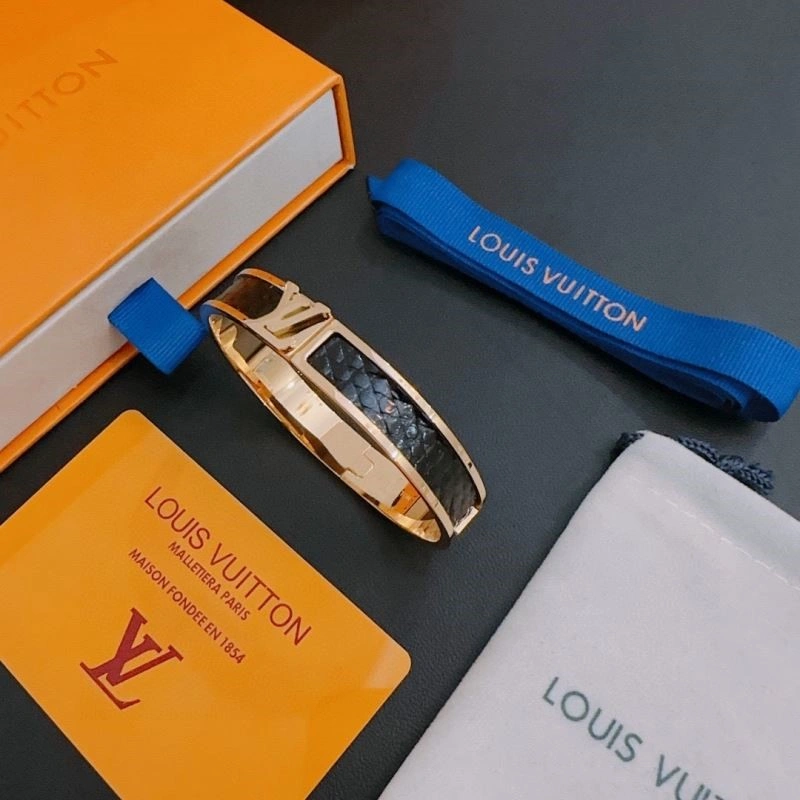 ComfortFit Louis Vuitton Bracelets 249866