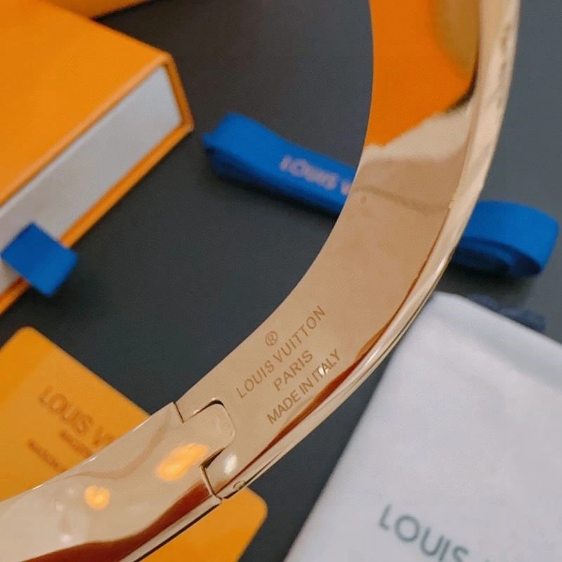 ComfortFit Louis Vuitton Bracelets 249866