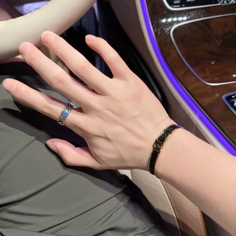ComfortFit Louis Vuitton Bracelets 249866