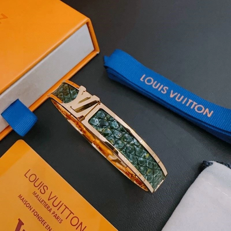 Louis Vuitton Bracelets Bold 249860