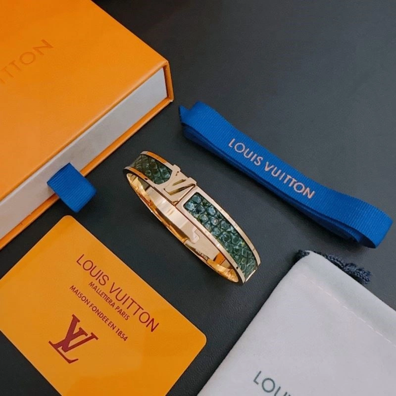 Louis Vuitton Bracelets Bold 249860