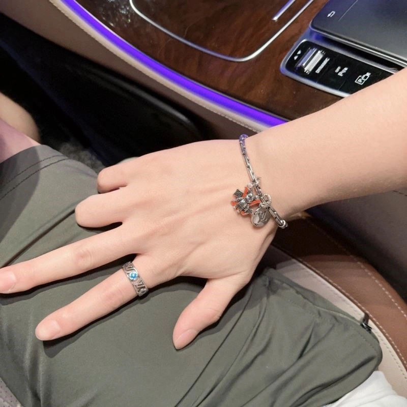 TechFriendly Louis Vuitton Bracelets 249862