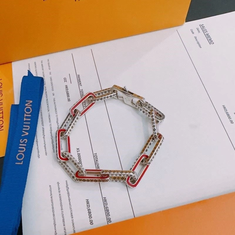 Comfortable Louis Vuitton Bracelets 249634