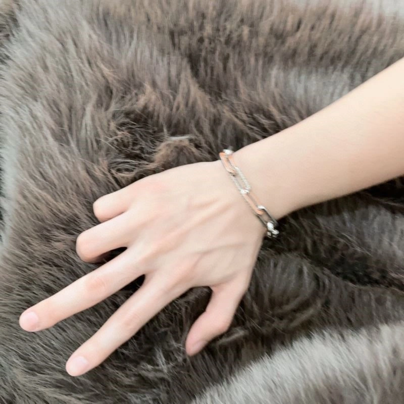 Comfortable Louis Vuitton Bracelets 249634