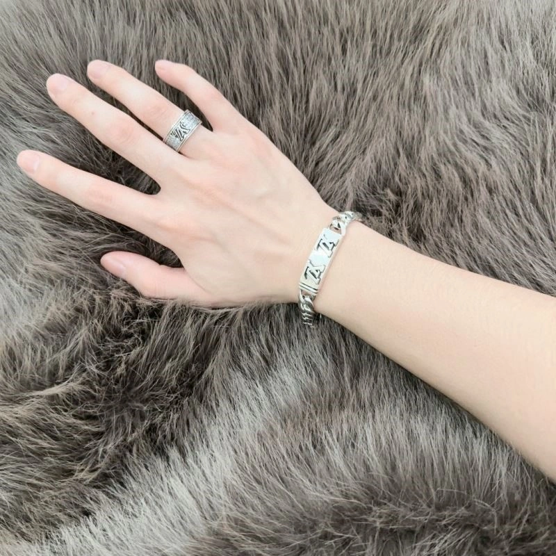 Versatile Louis Vuitton Bracelets 249631