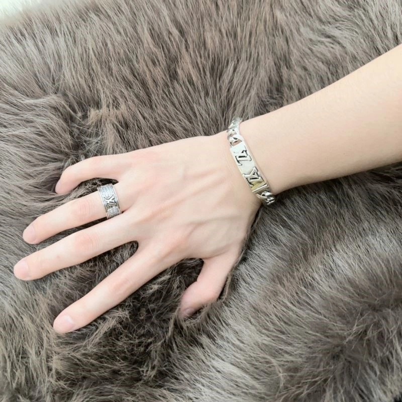 Versatile Louis Vuitton Bracelets 249631