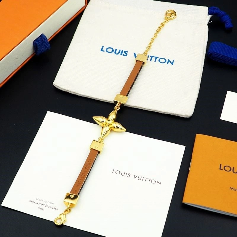 Elegant Louis Vuitton Bracelets 249602