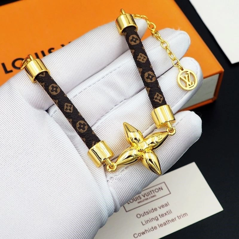 Elegant Louis Vuitton Bracelets 249602