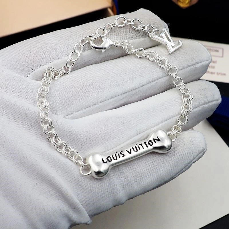 Stylish Louis Vuitton Bracelets 249599