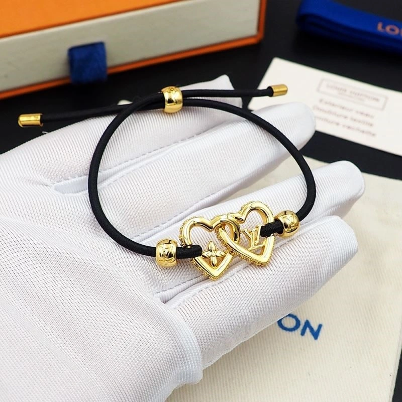 Elegant Louis Vuitton Bracelets 249597