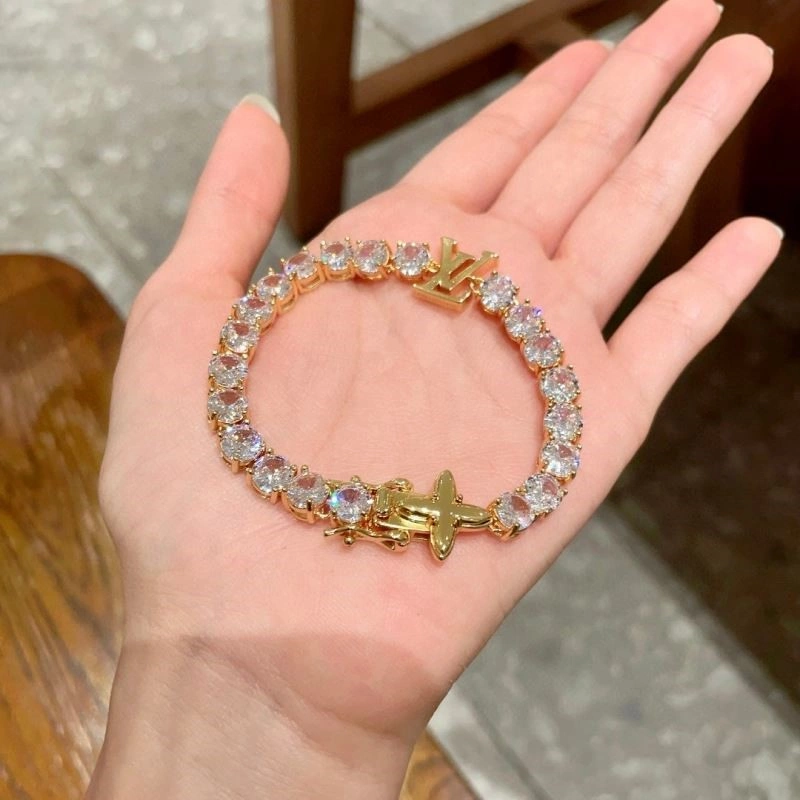 Louis Vuitton Bracelets Neat 249616