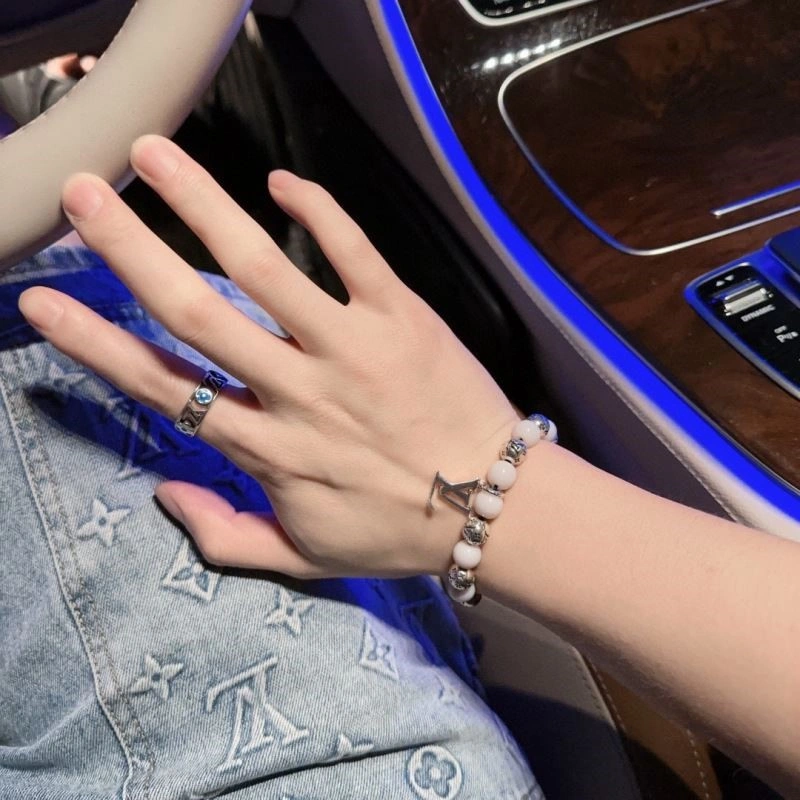 Breathable Louis Vuitton Bracelets 249618