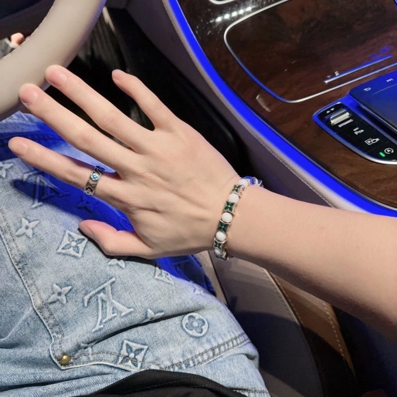 Louis Vuitton Bracelets Functional 249622