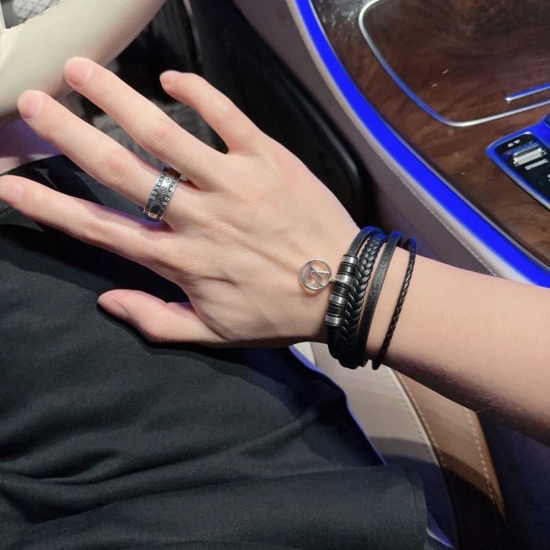 Neat Louis Vuitton Bracelets 249617