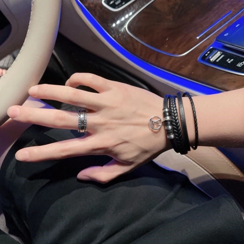 Neat Louis Vuitton Bracelets 249617
