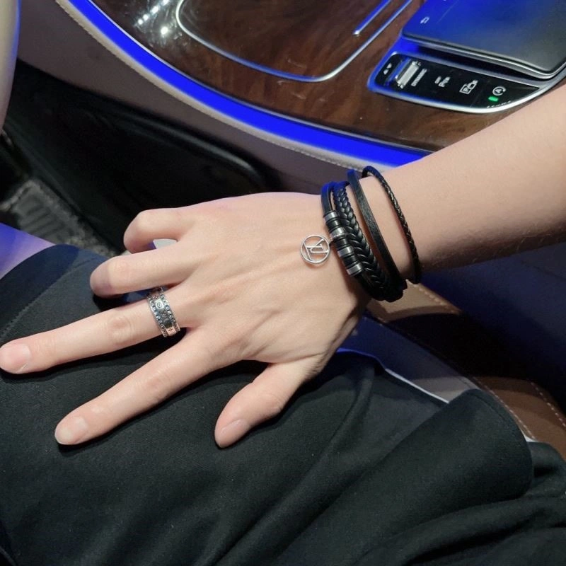 Neat Louis Vuitton Bracelets 249617