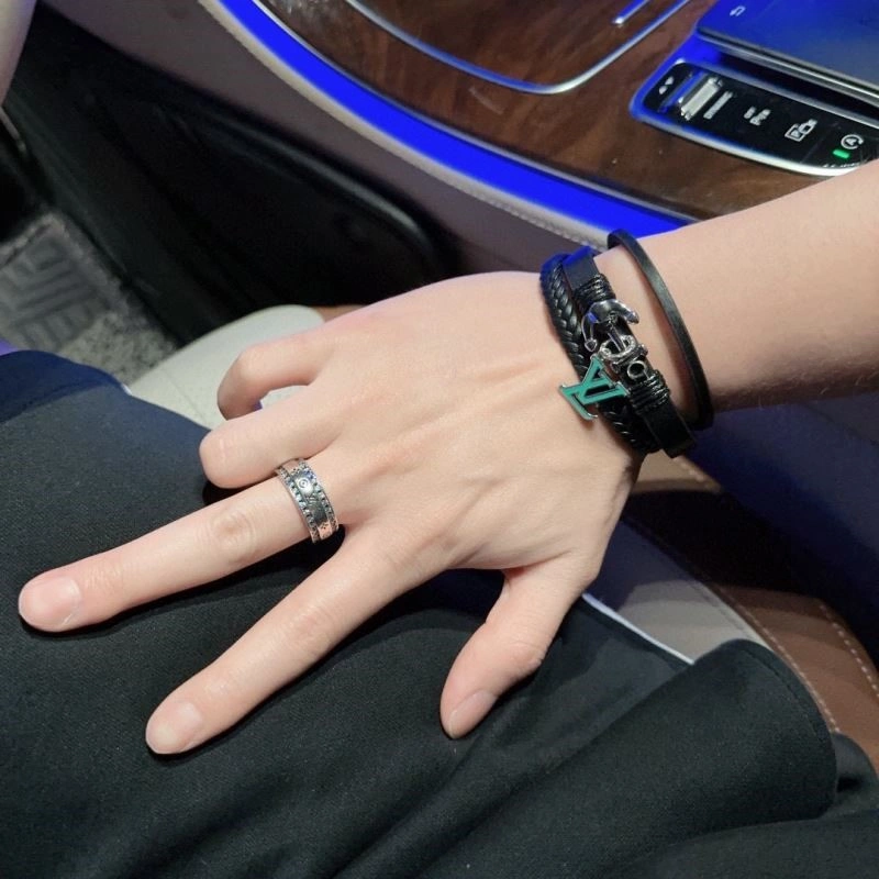 Louis Vuitton Bracelets Sleek 249624