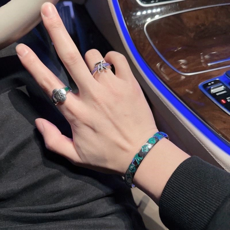 Louis Vuitton Bracelets TopPick 249605