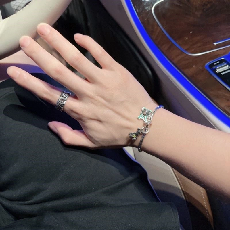 Louis Vuitton Bracelets Resilient 249615
