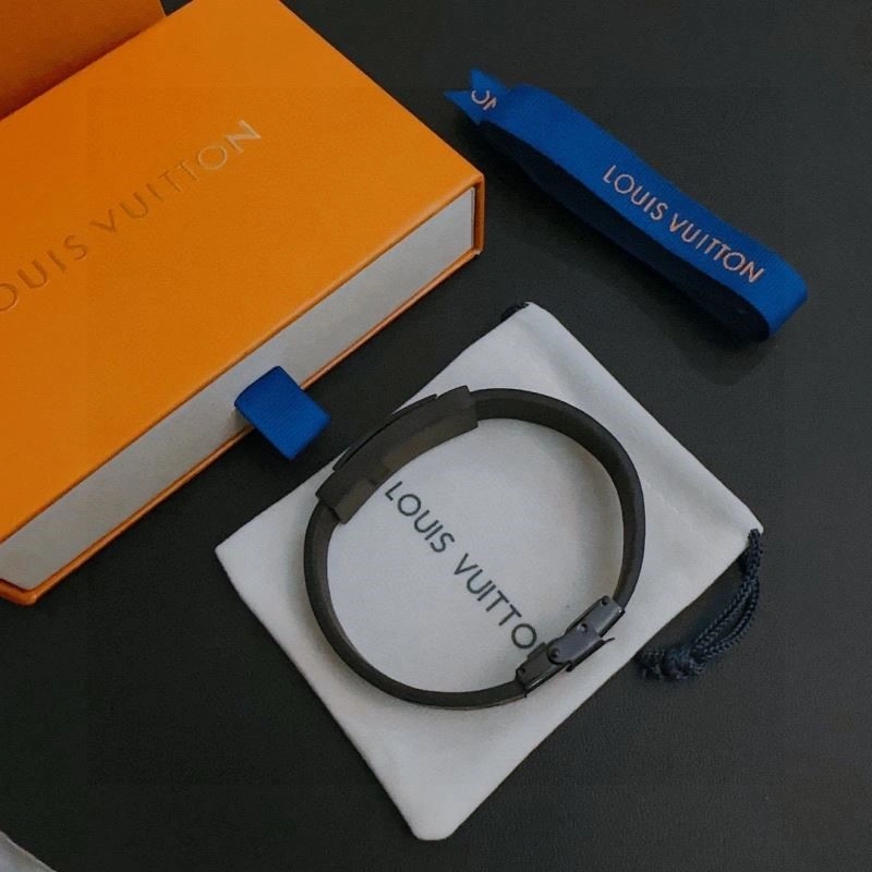 Packable Louis Vuitton Bracelets 249581