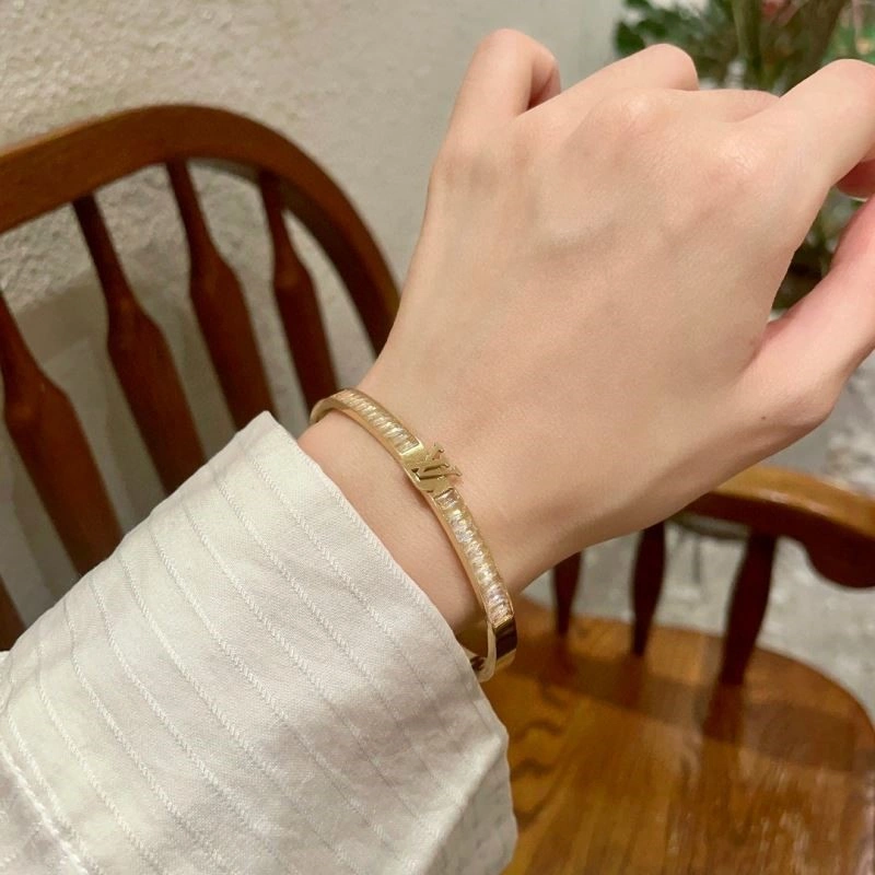 Louis Vuitton Bracelets Lightweight 249573