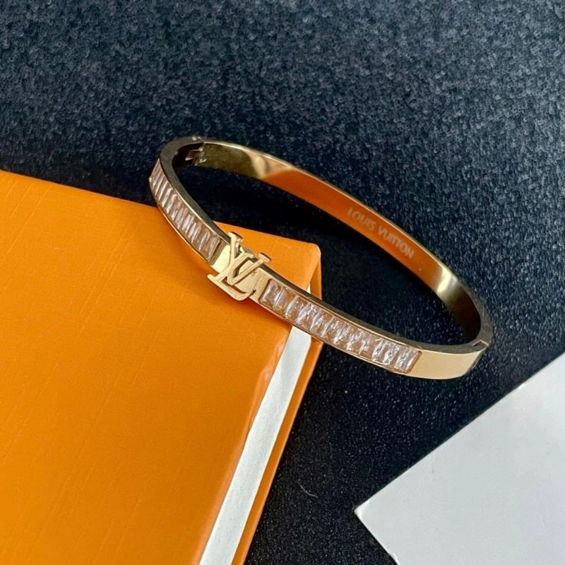 Louis Vuitton Bracelets Lightweight 249573