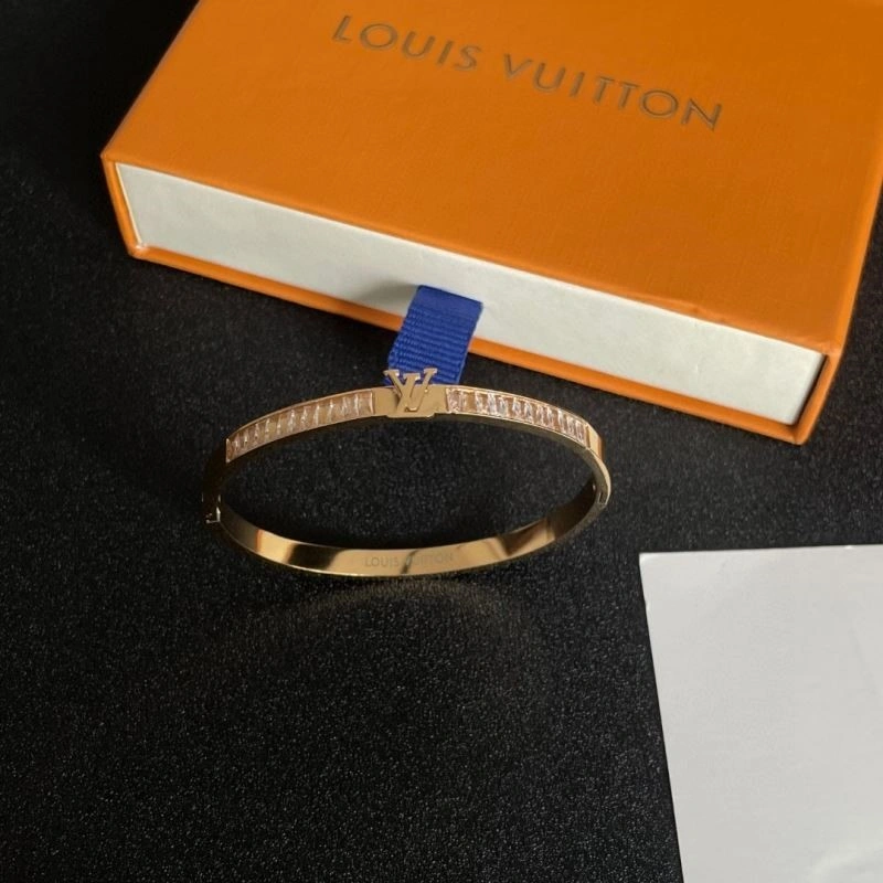 Louis Vuitton Bracelets Lightweight 249573