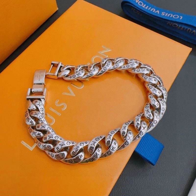 Sleek Louis Vuitton Bracelets 249570