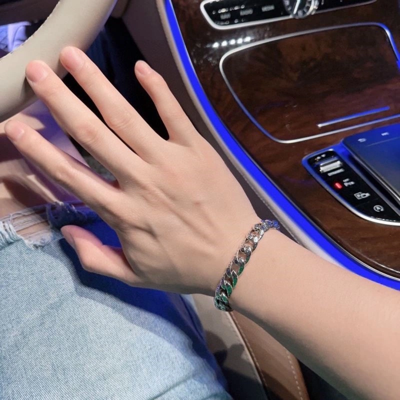 Sleek Louis Vuitton Bracelets 249570