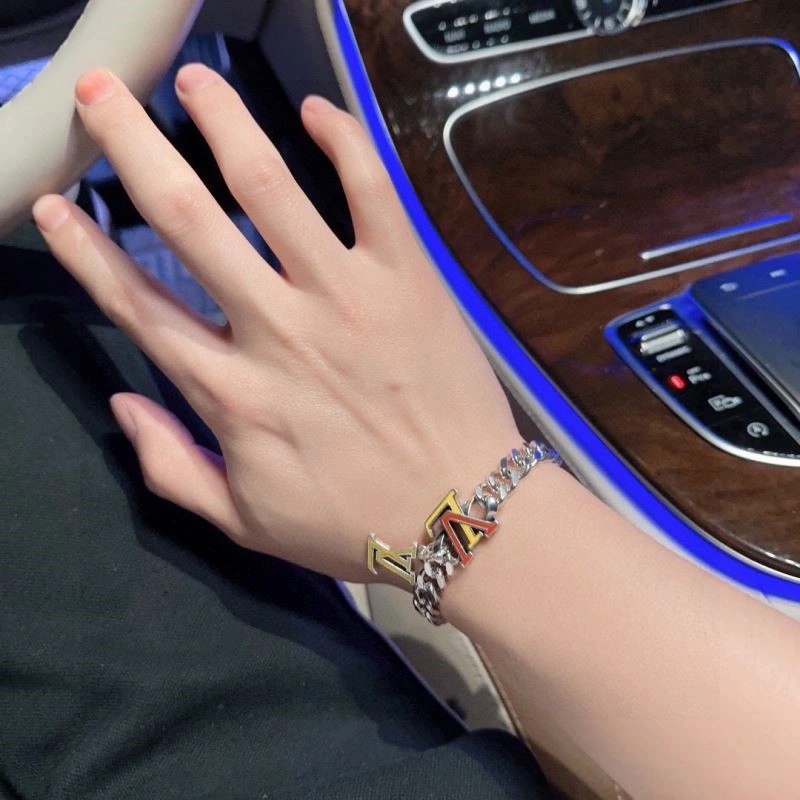 Louis Vuitton Bracelets UrbanChic 249566