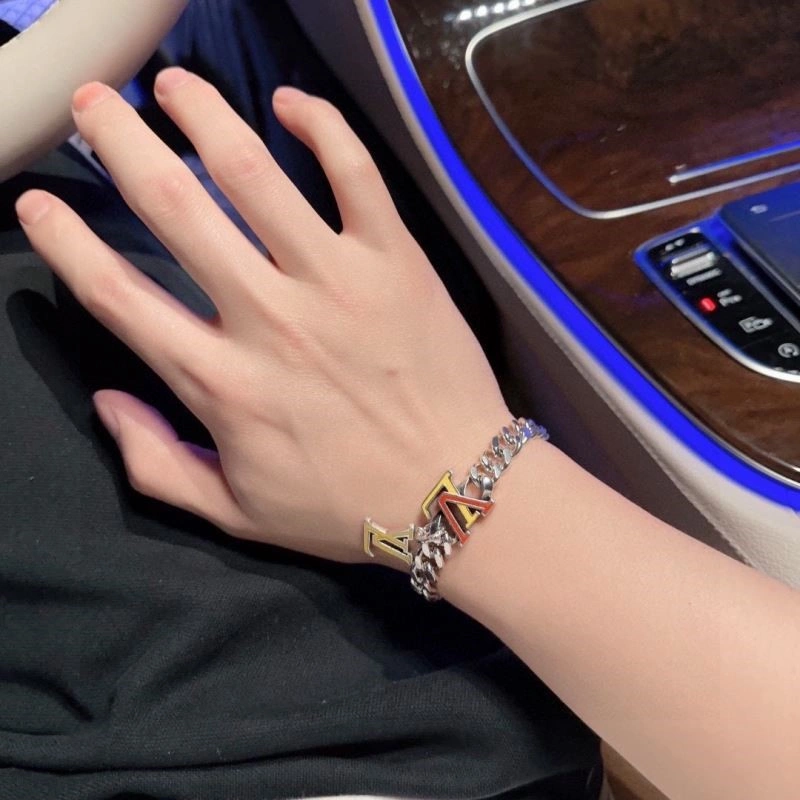 Louis Vuitton Bracelets UrbanChic 249566