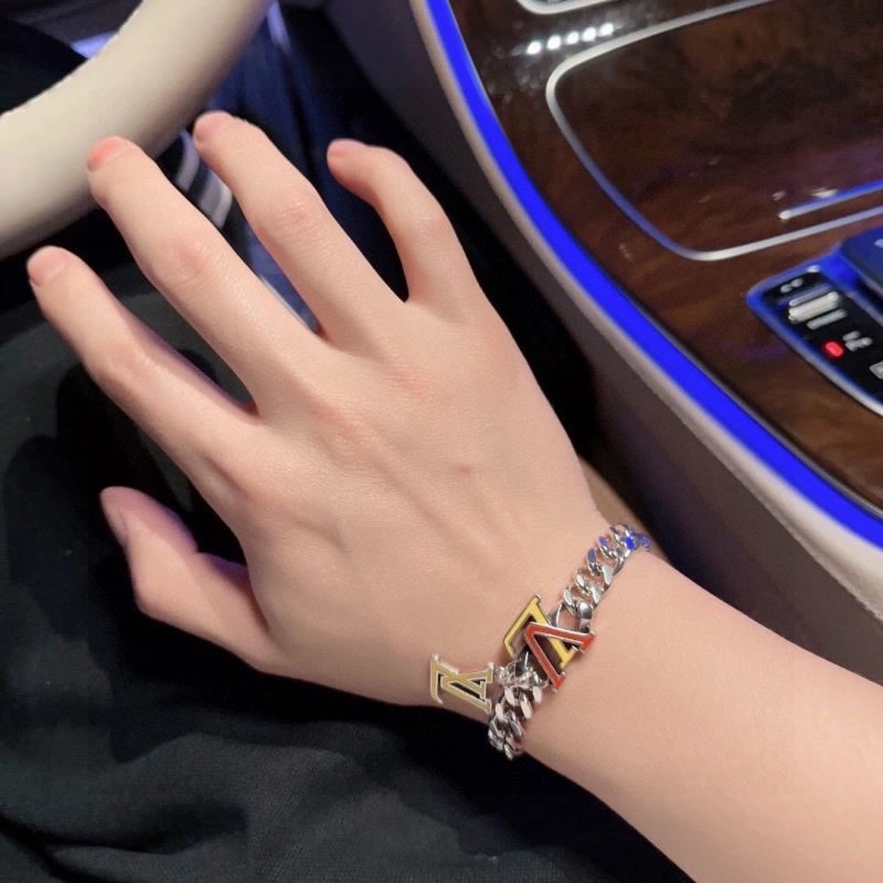 Louis Vuitton Bracelets UrbanChic 249566