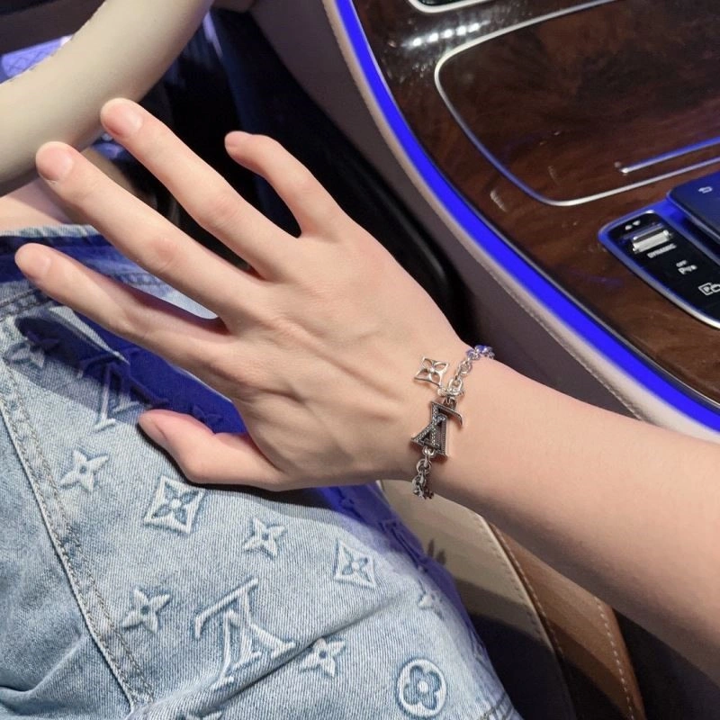 Louis Vuitton Bracelets Refined 249585