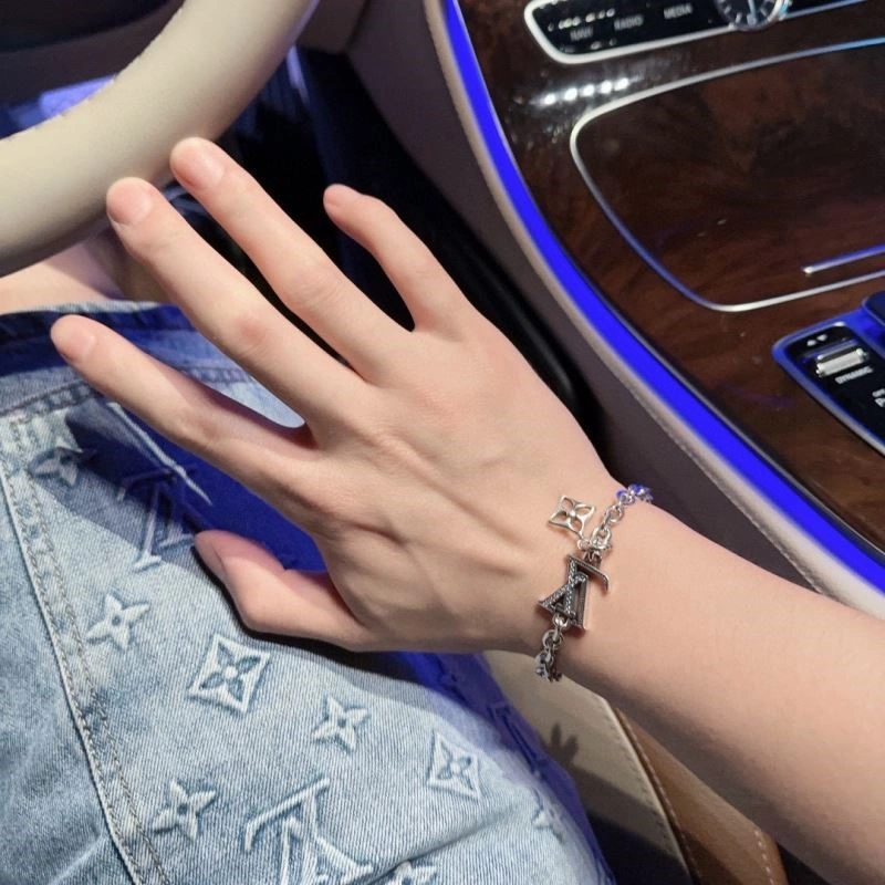 Louis Vuitton Bracelets Refined 249585