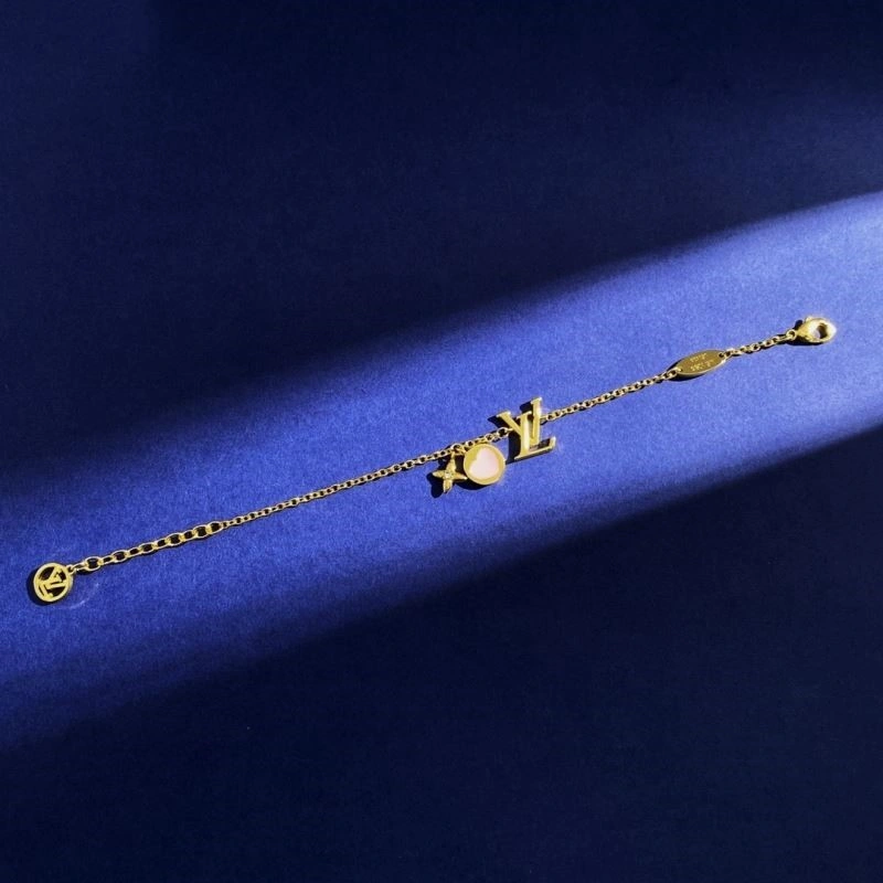 Resilient Louis Vuitton Bracelets 249563