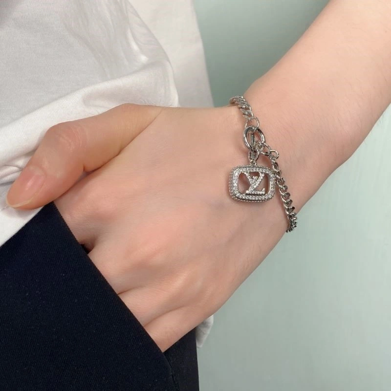 Louis Vuitton Bracelets Breathable 249565