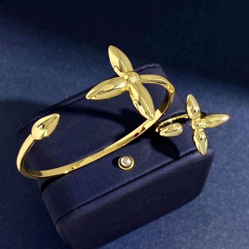 Refined Louis Vuitton Bracelets 249577