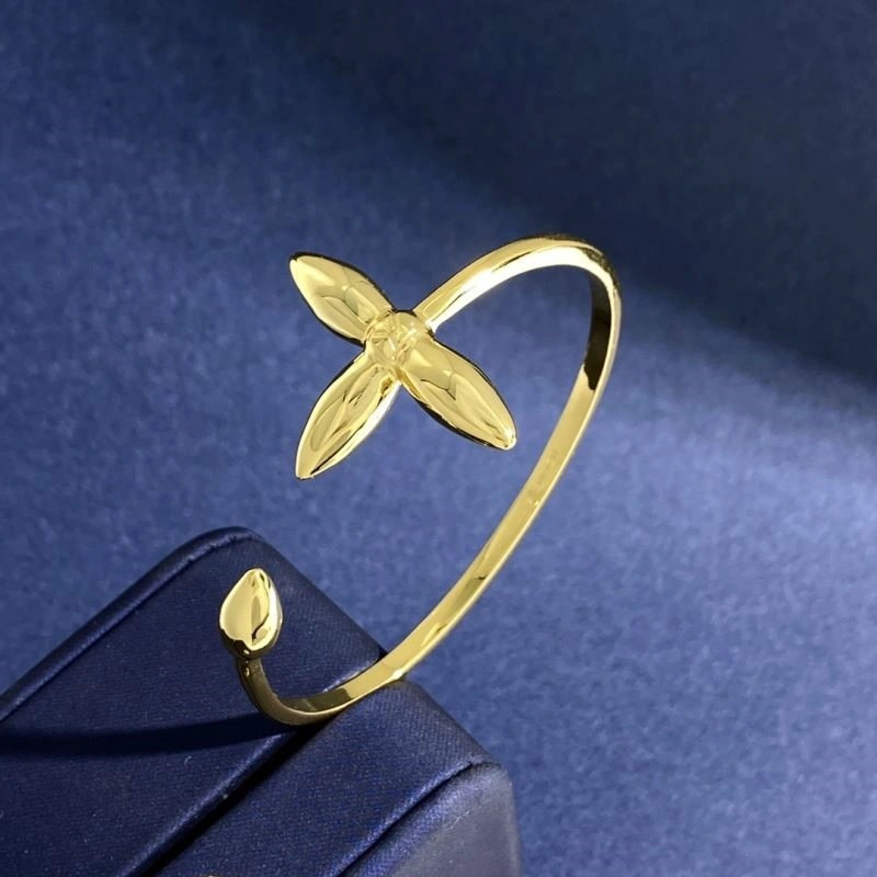 Refined Louis Vuitton Bracelets 249577