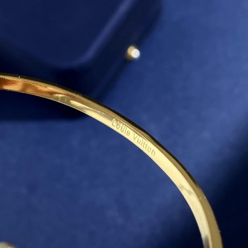 Refined Louis Vuitton Bracelets 249577