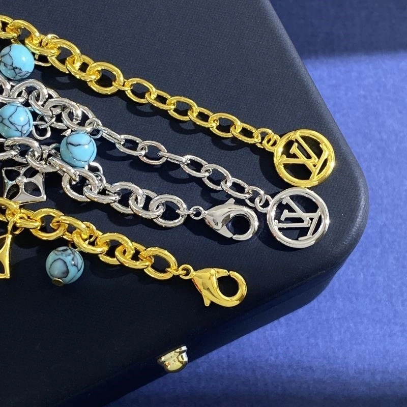 Bold Louis Vuitton Bracelets 249557