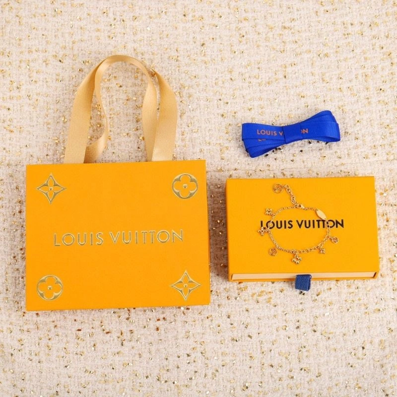 Louis Vuitton Bracelets FashionForward 249554