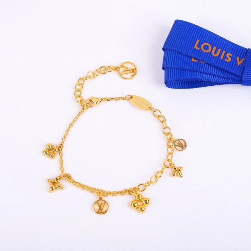 Louis Vuitton Bracelets FashionForward 249554