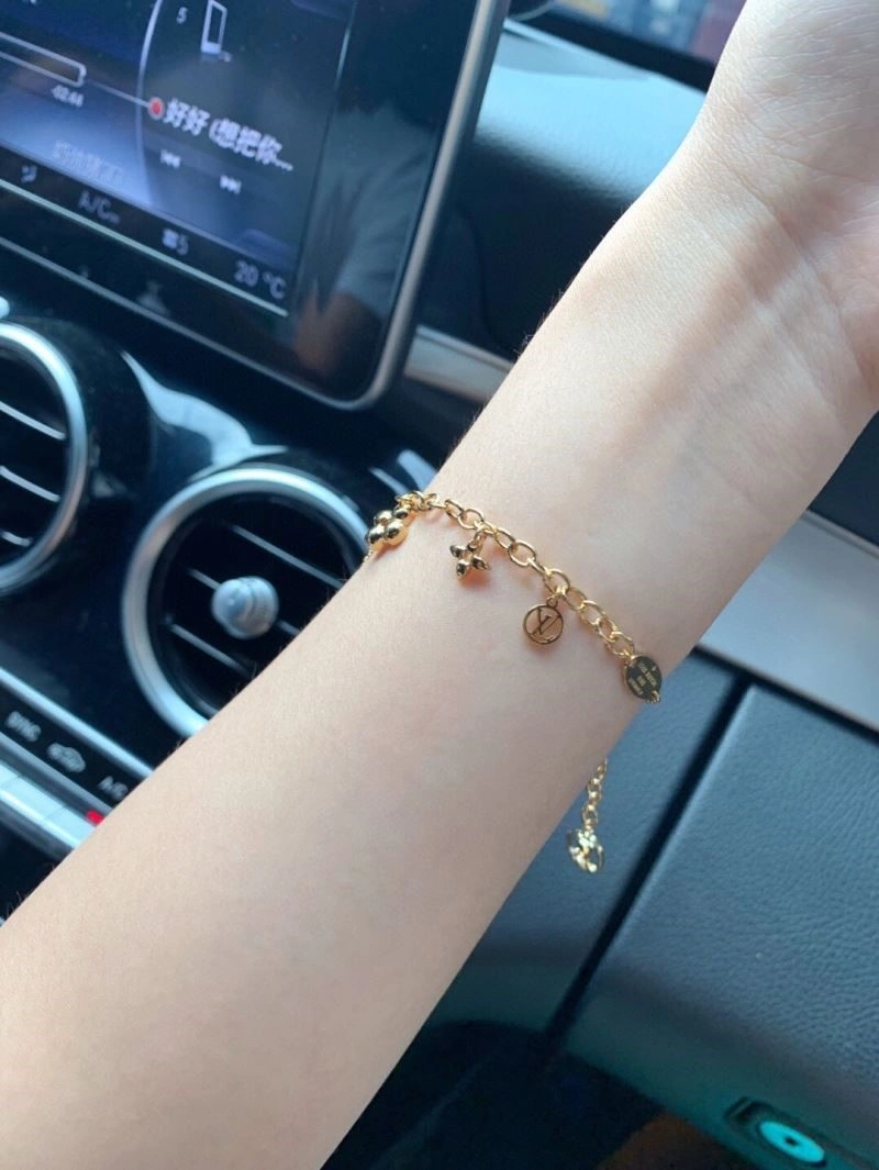 Louis Vuitton Bracelets FashionForward 249554