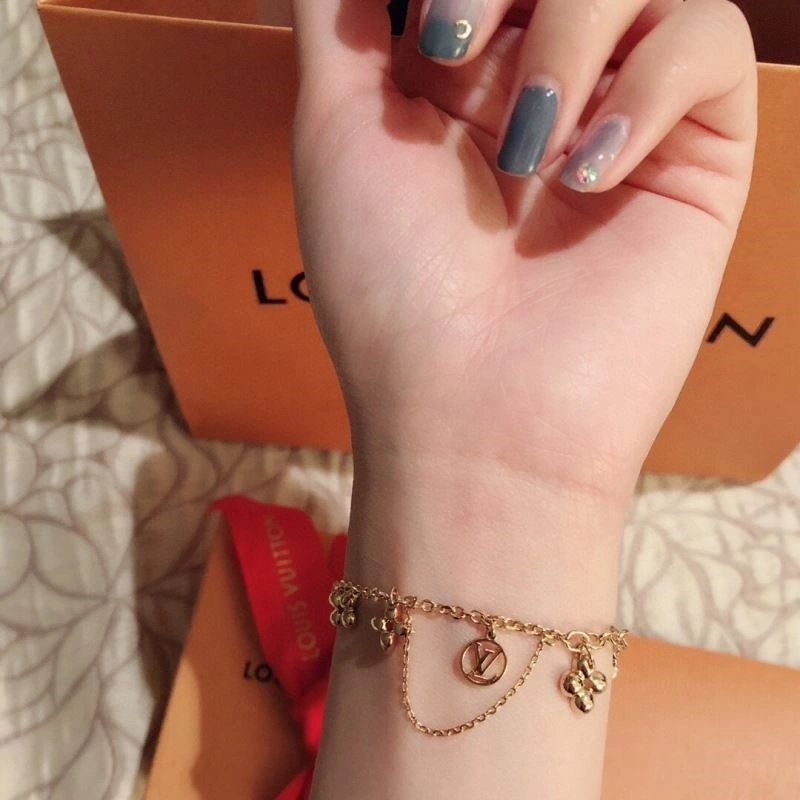 Louis Vuitton Bracelets FashionForward 249554