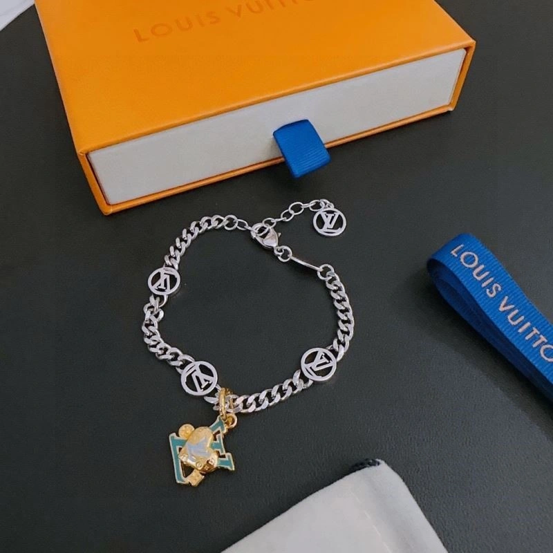 Chic Louis Vuitton Bracelets 249553