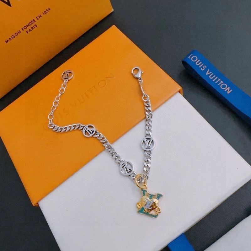 Chic Louis Vuitton Bracelets 249553