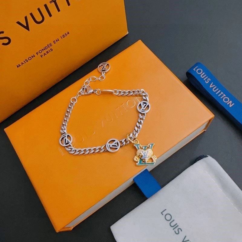 Chic Louis Vuitton Bracelets 249553