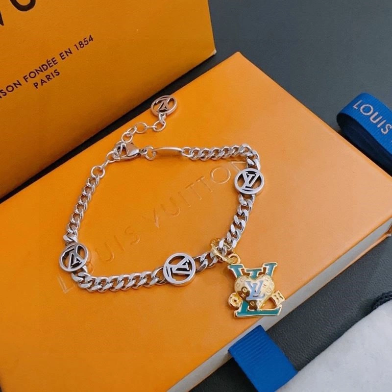 Chic Louis Vuitton Bracelets 249553