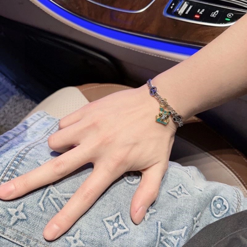 Chic Louis Vuitton Bracelets 249553