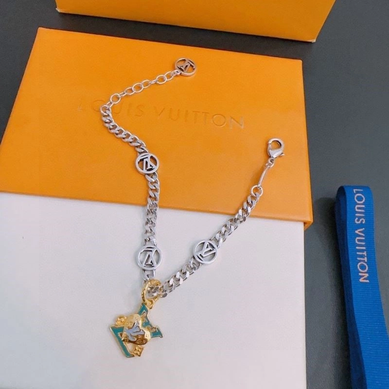 Chic Louis Vuitton Bracelets 249553